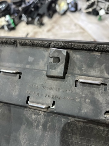 HB5Z7820879BA FORD Молдинг двери передней левой нижний купить в Кривой Рог