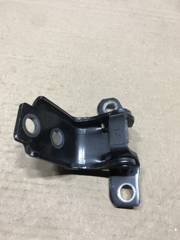 Петля задней правой двери KD5372240A MAZDA