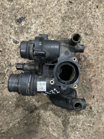 Кожух термостата LR022695 LAND ROVER