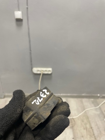 Подушка крепления глушителя LR025064 LAND ROVER