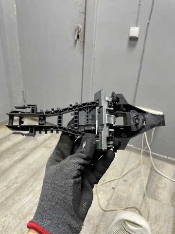 LR025540 LAND ROVER Держатель наружной ручки двери передней правой купить в Днепр