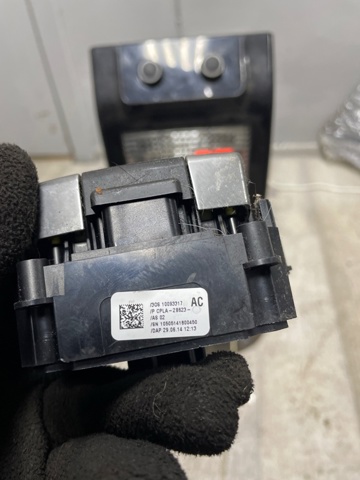 LAND ROVER LR034827 Выключатель контроля положения ручного тормоза в наличии Харьков