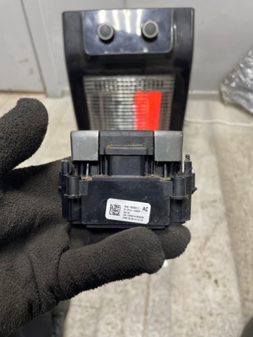 LR034827 LAND ROVER Выключатель контроля положения ручного тормоза купить в Кривой Рог