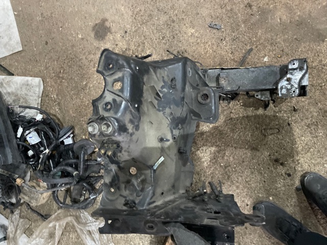 Лонжерон передний правый LR036509 LAND ROVER