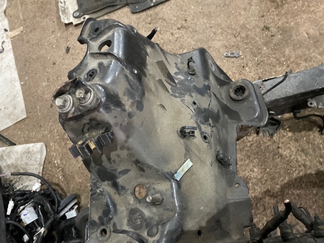 LR036509 LAND ROVER Лонжерон правый купить в Полтава
