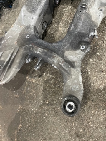 LR037517 LAND ROVER Балка задней подвески (подрамник) купить в Житомир