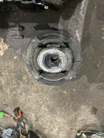 LR037517 LAND ROVER Подрамник задний купить в Харьков