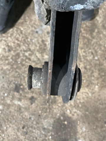Балансир задний нижний, левый LR037700 LAND ROVER