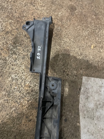 LAND ROVER LR037923 Кронштейн бампера заднего центральный в наличии Ровно