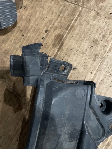 LR037923 LAND ROVER Кронштейн бампера заднего центральный купить в Житомир