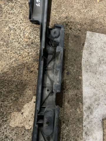 LAND ROVER LR037923 Кронштейн бампера заднего центральный в наличии Черкассы