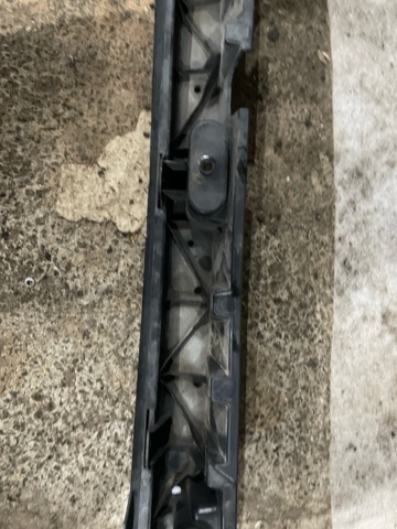 LAND ROVER LR037923 Кронштейн бампера заднего центральный в наличии Днепр
