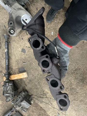 Коллектор выпускной, левый LR038334 LAND ROVER