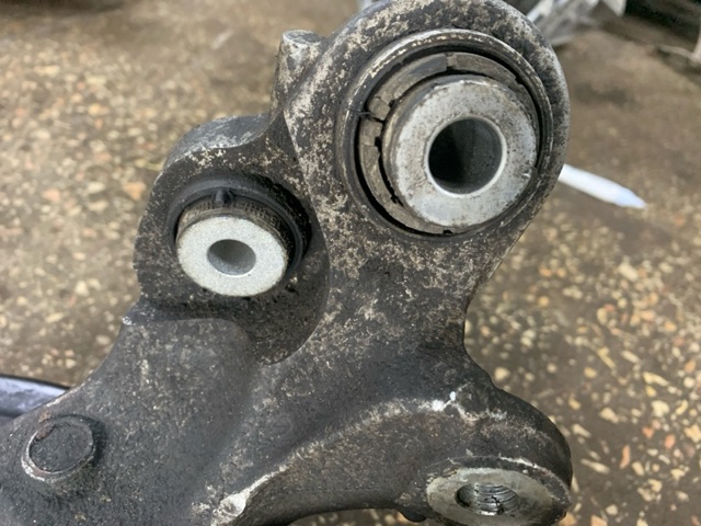 LR038550 LAND ROVER Цапфа (поворотный кулак) задний правый купить в Кривой Рог