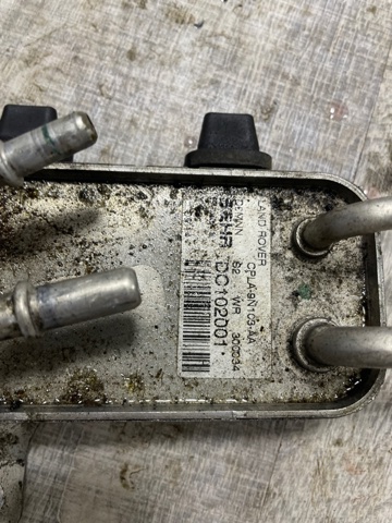 LR038811 LAND ROVER Теплообменик охлаждения топлива купить в Киев