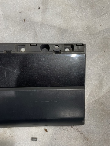 LR038855 LAND ROVER Молдинг двери задней правой нижний купить в Харьков