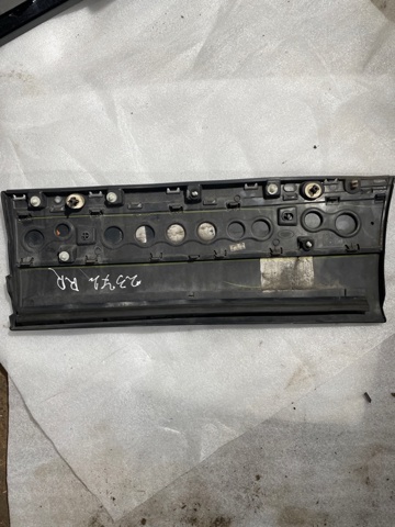 LAND ROVER LR038855 Молдинг двери задней правой нижний в наличии Ирпень