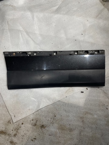 Молдинг двери задней правой нижний LR038855 LAND ROVER