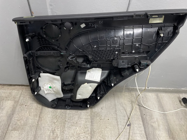 LR040533 LAND ROVER Обшивка (облицовка) внутренняя двери задней левой купить в Киев