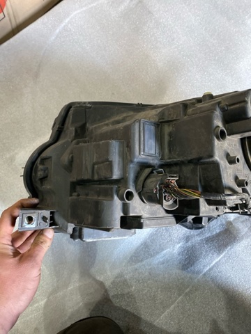 LAND ROVER LR046921 Правая фара в наличии Днепр