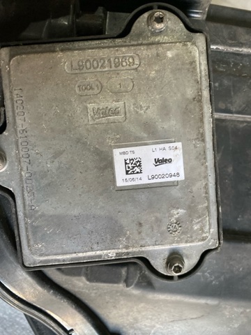 LR046921 LAND ROVER Фара правая купить в Кривой Рог