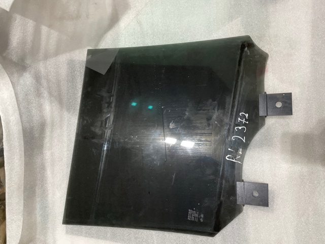 Стекло заднее левое LR052678 LAND ROVER