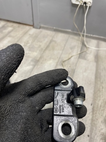 LR056361 LAND ROVER Петля двери передней левой купить в Полтава