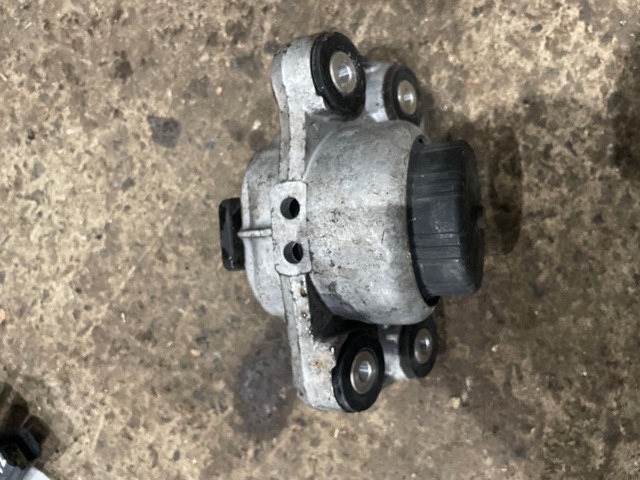 LR057814 LAND ROVER Подушка (опора) двигателя правая купить в Винница
