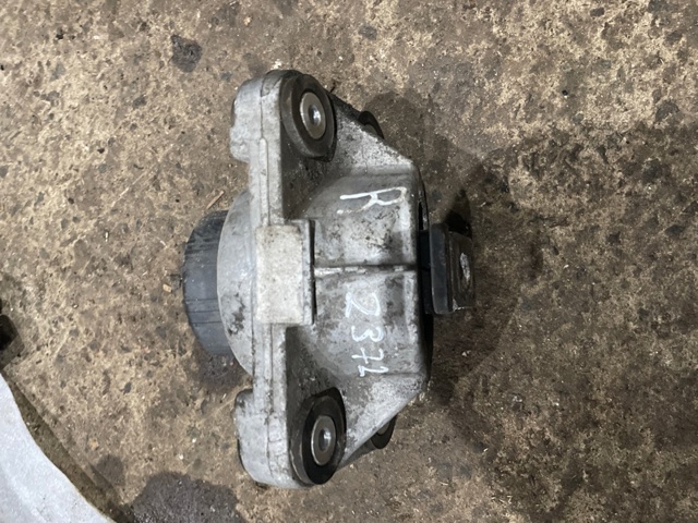 LR057814 LAND ROVER Подушка (опора) двигателя правая купить в Киев