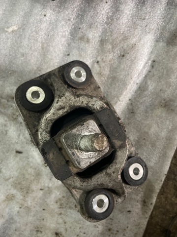 Гидроопора двигателя левая LR057815 LAND ROVER