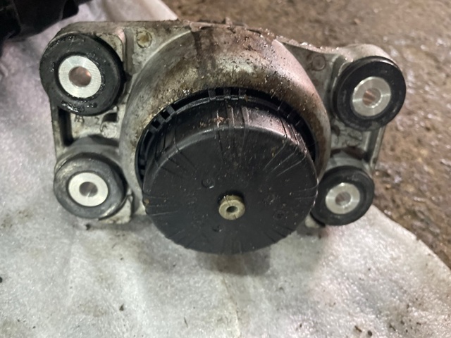 LR057815 LAND ROVER Подушка (опора) двигателя левая купить в Украина