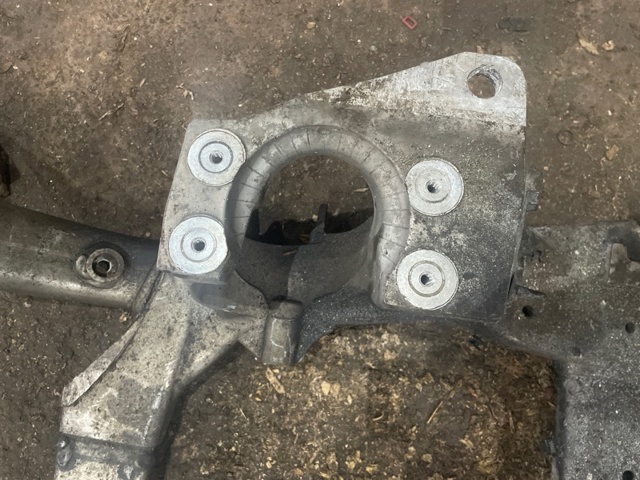LAND ROVER LR060034 Балка передней подвески (подрамник) в наличии Киев