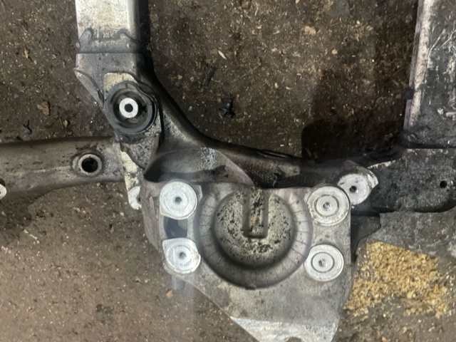 LR060034 LAND ROVER Подрамник передний купить в Ровно