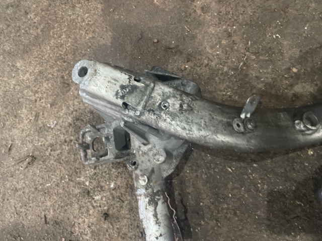 LAND ROVER LR060034 Подрамник передний в наличии Киев
