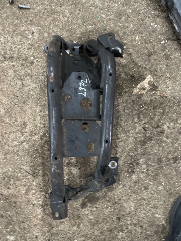 Крепление трансмиссии LR061587 LAND ROVER