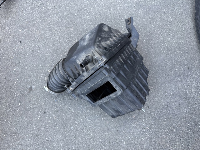 Корпус воздушного фильтра, верхняя часть 68188641AA CHRYSLER
