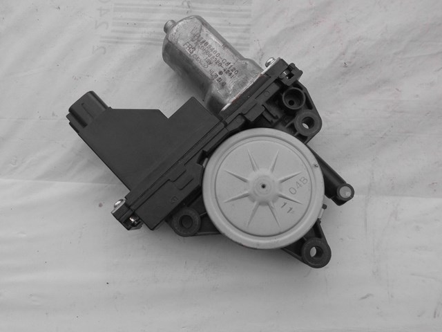 Мотор стеклоподъемника двери передней, правой 82460C5120 HYUNDAI