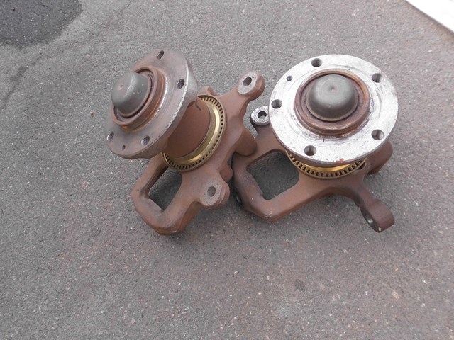 Цапфа поворотная правая A9013320202 MERCEDES