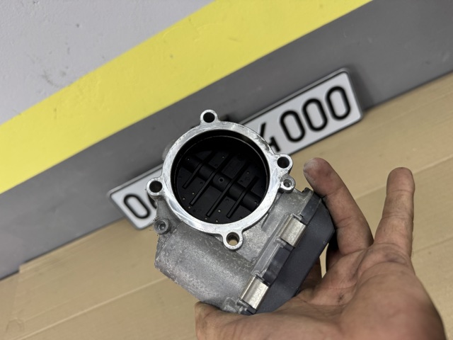 VAG 06E133062H Дроссельная заслонка компрессора наддува в наличии Черкассы