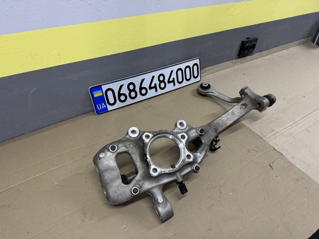4M0407560 VAG Цапфа (поворотный кулак) передний правый купить в Одесса