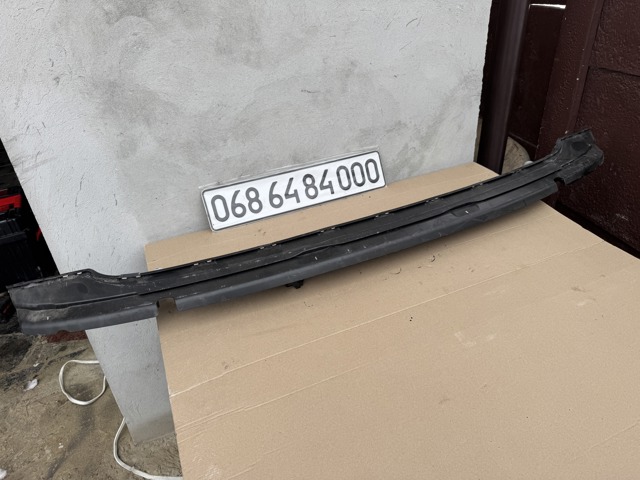 Кронштейн бампера заднего, центральный 4M0807458 VAG