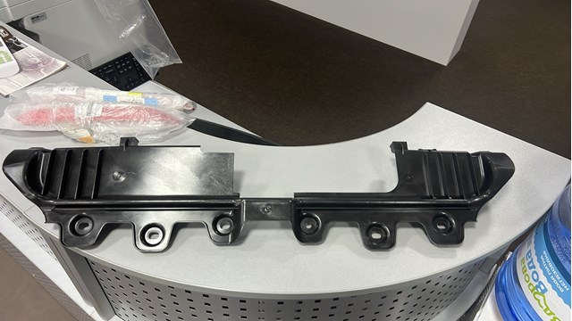 51117458879 BMW Кронштейн бампера заднего центральный купить в Черкассы
