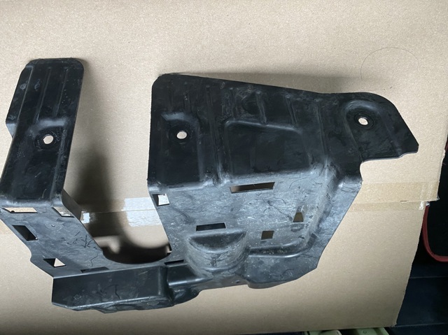 51717424918 BMW Защитный кожух рулевого механизма купить в Одесса
