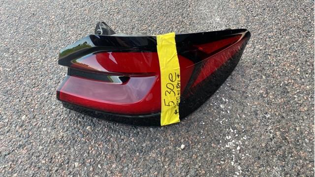 Задний правый внешний фонарь 63218493814 BMW