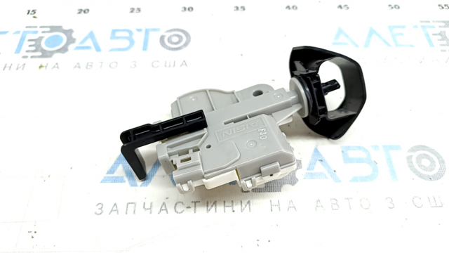 TOYOTA 770300R010 Замок открывания лючка бензобака в наличии Киев