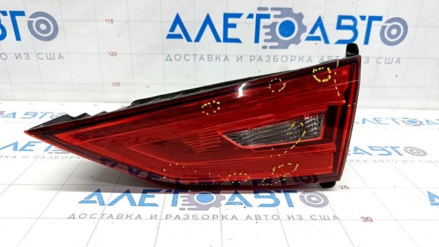 Фонарь внутренний крышка багажника правый audi a3 8v 15-16 4d usa led, потертости, трещины на стекле 8V5945094J