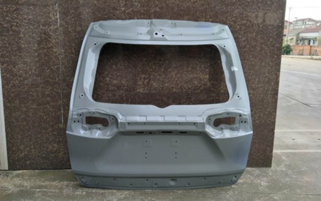 Пятая дверь Toyota RAV4 V