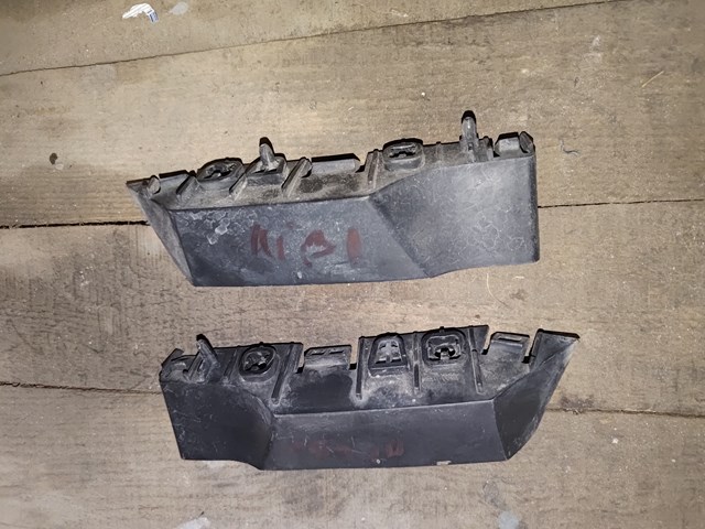 Кронштейн бампера переднего, правый CK5216A142AA LAND ROVER