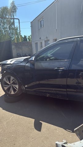 Водительская дверь 4KE831051B VAG