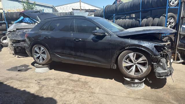 Пассажирская передняя дверь 4KE831052B VAG